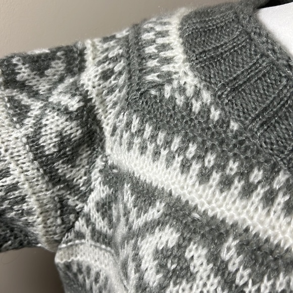 Lovely grey scoop neck sweater - Picture 3 of 5